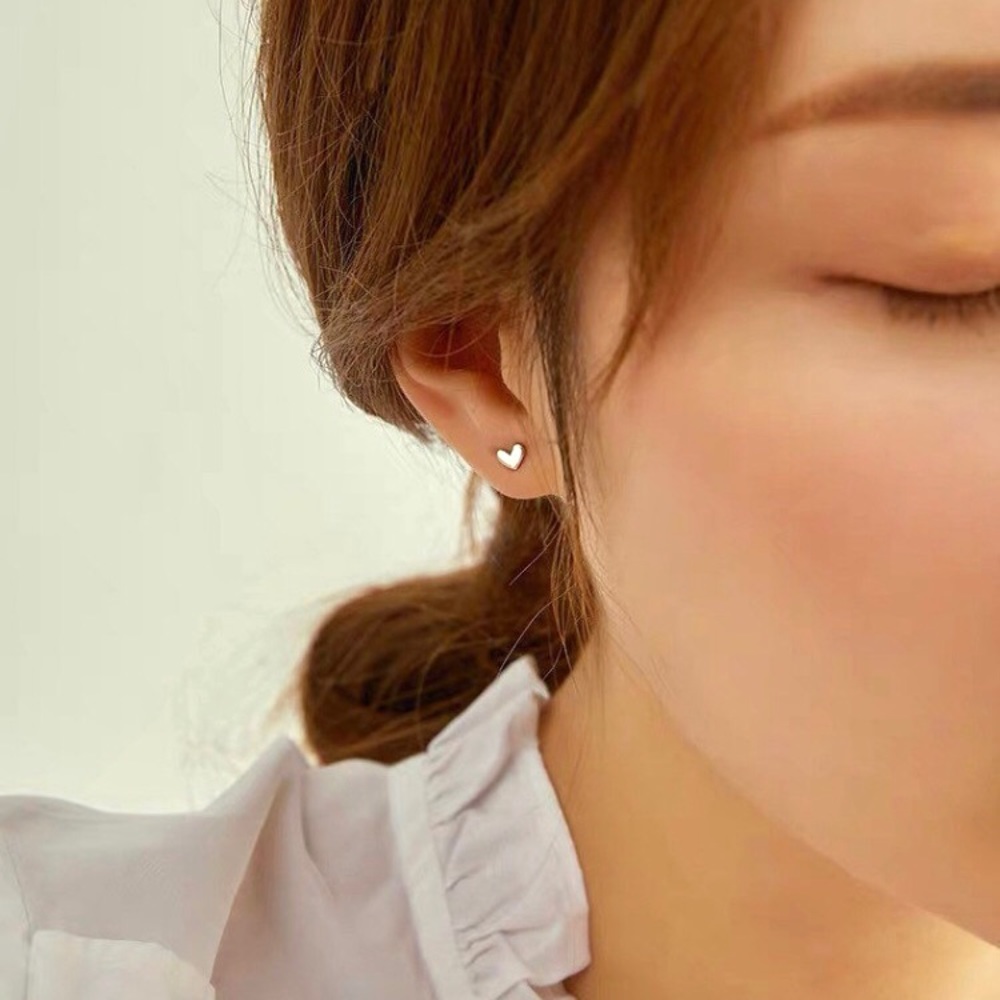 “Heartfelt” Dainty Minimalist Cute Stud Earring